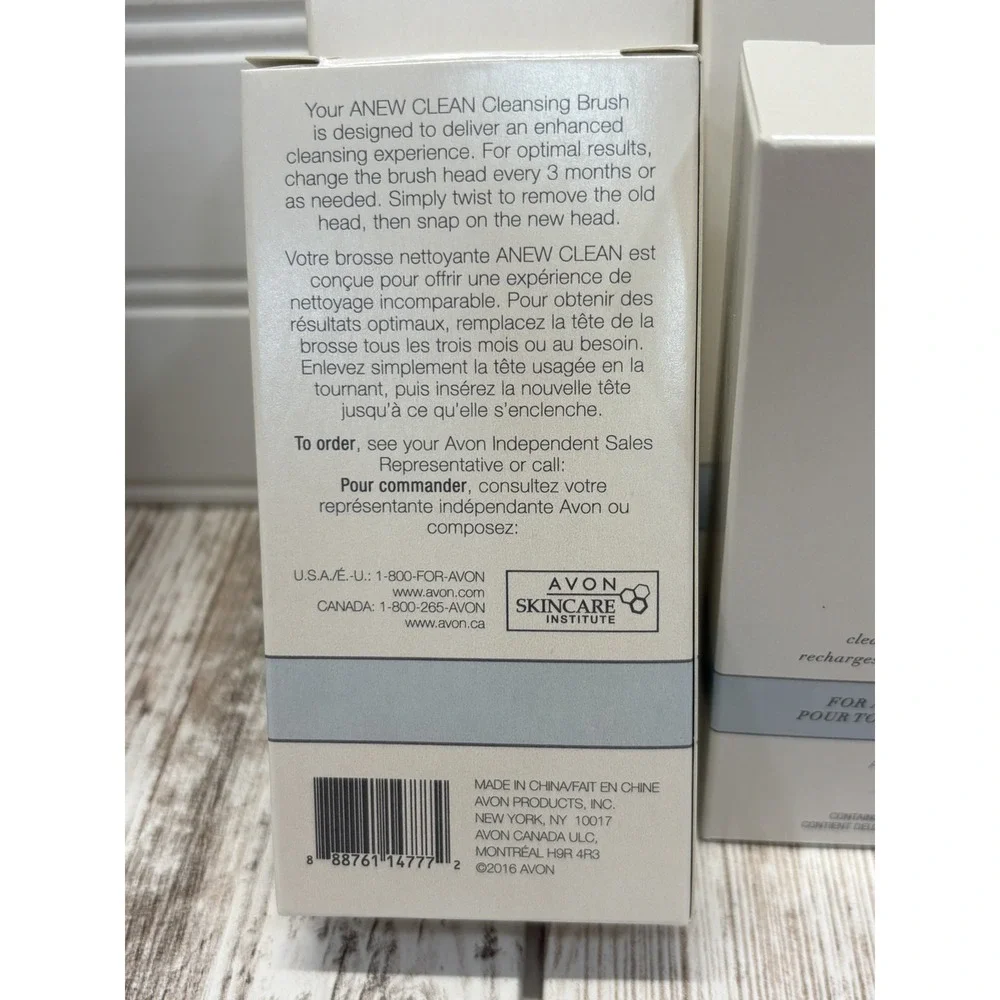 Avon ANEW Clean Cleansing Brush For All Skin Types Plus 4 Brush Refills NEW